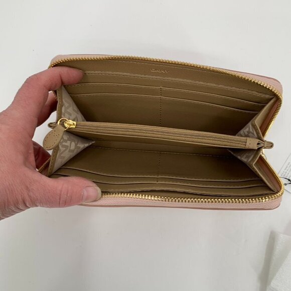 DKNY Donna Karan Bryant Park Saffiano Leather Blush Pink Wallet logo gold new - Picture 5 of 5